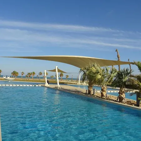 Mangroovy - 1Br Gf +2 Wall Beds Garden & Pool View