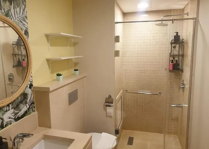 Daire Mangroovy - 1br Gf +2 Beds Garden & Pool View *